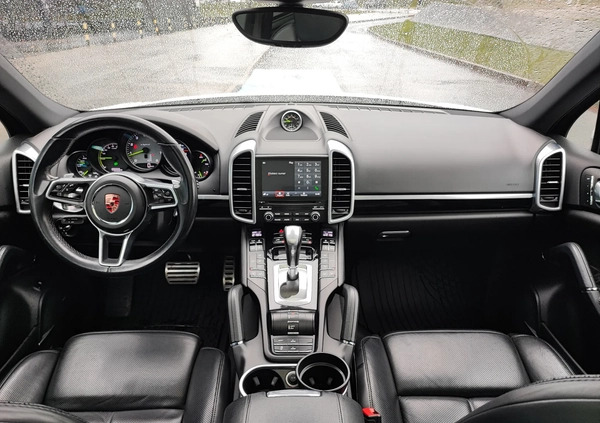 Porsche Cayenne cena 154900 przebieg: 105000, rok produkcji 2017 z Katowice małe 781